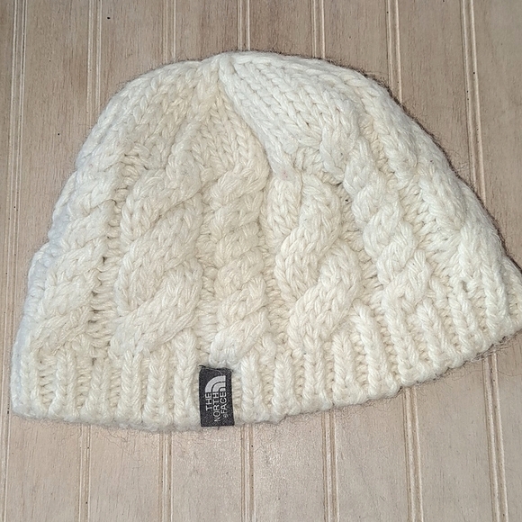 The North Face Girls Medium Cable Knit Cream Wool Blend Fleece Inside Winter Hat - Picture 1 of 6